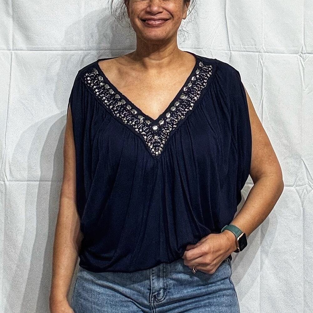 White House Black Market Navy Embellished Trim V-Neck Blouse Sz M